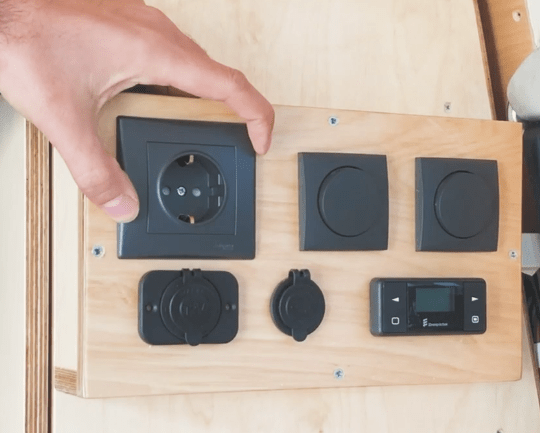 efe karavan elektrik priz kutusu